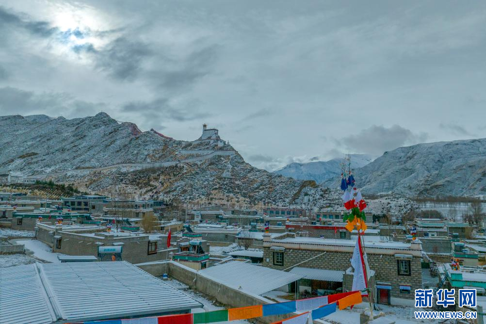 西藏山南:航拍雪后雍布拉康_旦增努布_照片_无人机