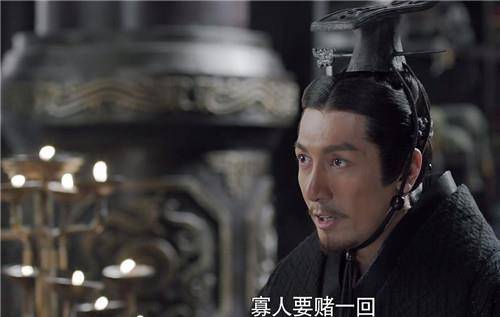 最后,嬴政成功镇压了嫪毐的造反,对嫪毐恨之入骨的嬴政对其施行了车裂