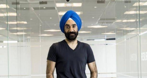 走红的"头巾哥"名叫鲁本·辛格,家族声名显赫,是一个宗教家族.