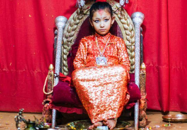 尼泊尔"活女神"退位后,过得怎么样?到底是幸运儿还是牺牲者?
