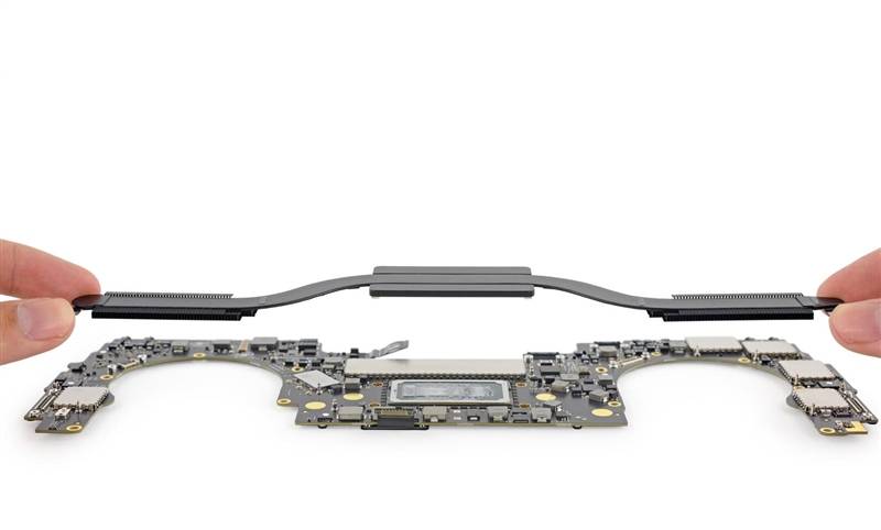13寸touch bar版macbook pro拆解:修复性低到哭_主板_intel_芯片