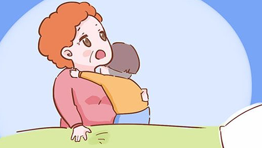 当儿媳的孩子吮吸婆婆的乳房时,宝宝会用力吸,只是吸不到奶水.