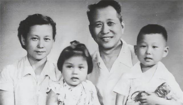 张梅:16岁参加革命,18岁嫁给林帅,长相貌美知性,103岁仍健在_苏联