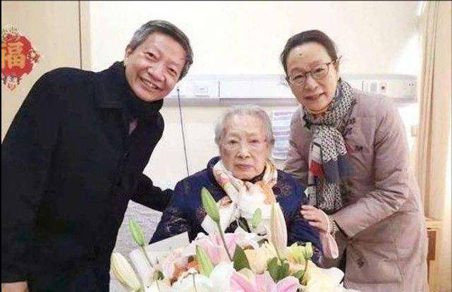 "人民艺术家"秦怡离世!一生坎坷却笑对人生,难怪施瓦辛格崇拜她!