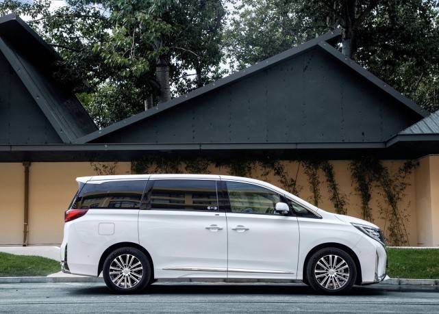 传祺的"爆款"来了,车长5米2,7座布局 星空车顶,还有按摩座椅_搜狐汽车