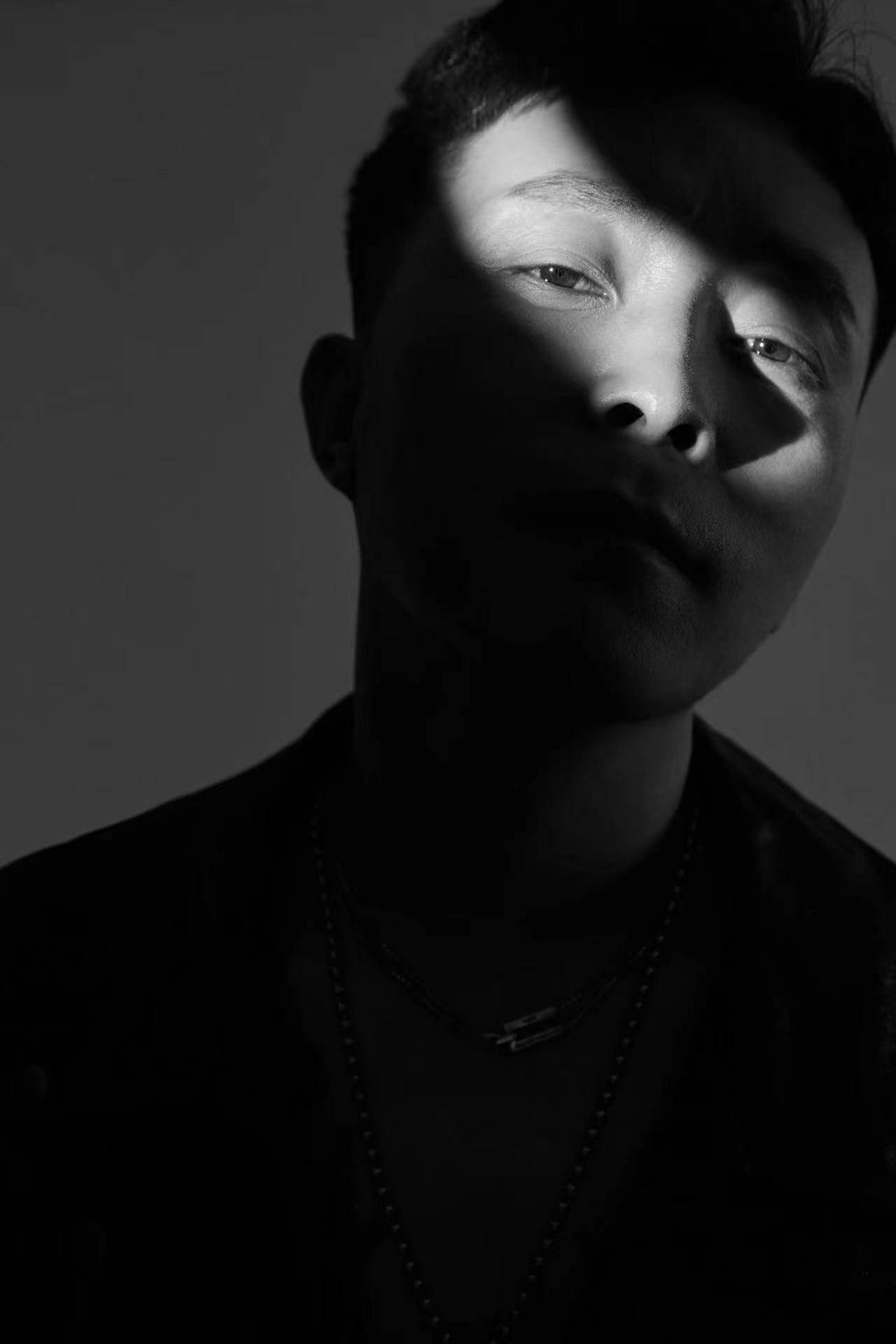 笑语中的智慧——玩笑喜剧脱口秀主理人曹磊_观众_表演_笑料