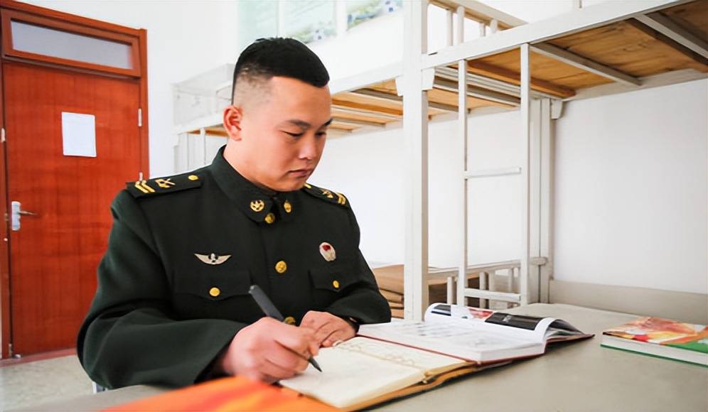 专科文科大学生在大二当兵后可以报考军校吗