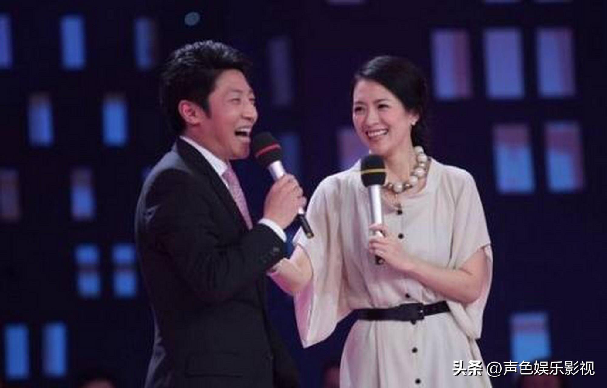 在经历"三重门"事情后,章子怡显得平静了许多,在与撒贝宁踏踏实实的