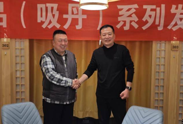 出席本次座谈会的成员有陈思远和杨坚平(西藏老书记之子),缑军安(红色