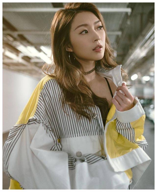 然而,就在大家以为连诗雅会坚守自己坎坷的过往,不会放弃对事业的执着