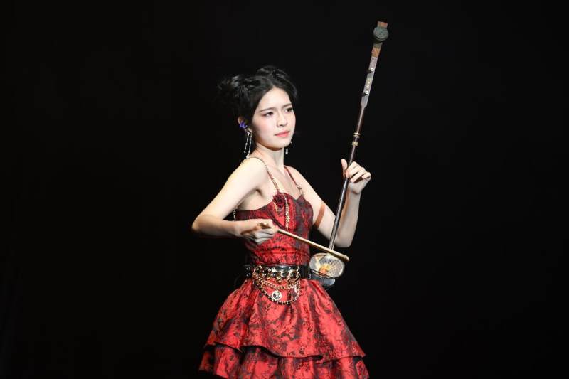 举杯炫酒 畅听天籁——泸州老窖三人炫与谭晶的文化