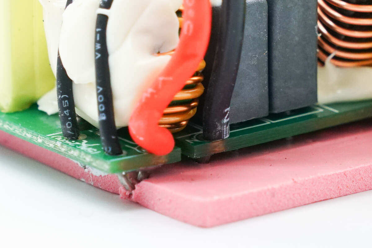 苹果macbook和iphone的快充好帮手,迪比科90w快充充电器陈将诶_焊接