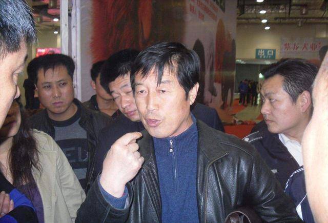 暴力执教的"马家军",曝出丑闻后转战狗市,如今靠藏獒身价千万_马俊仁