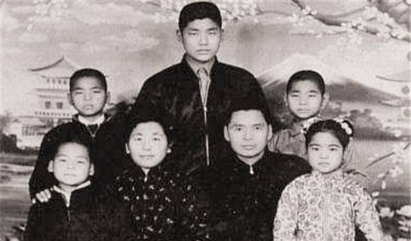 做了一辈子军官,他却无显赫战功一生平庸;生一歌星女儿,家喻户晓_邓枢