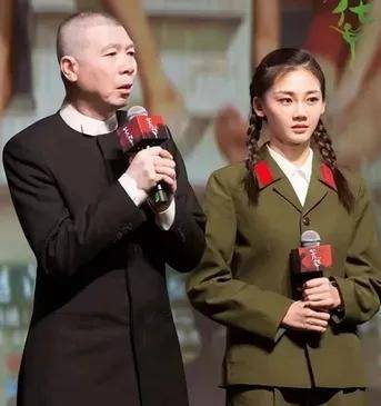 郑恺老婆苗苗,曾被剧组人员孤立博同情,如今却人设崩