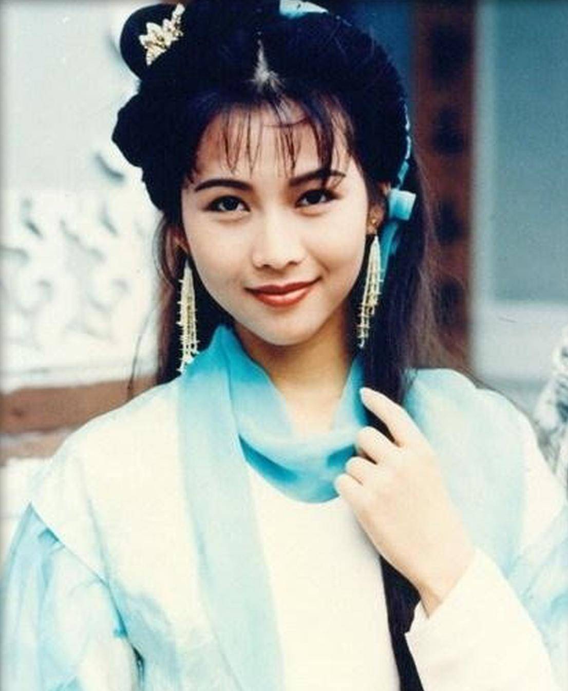 她甚至还苦中作乐,给出了李嘉欣讨厌,蔡少芬乖巧,关之琳斯文这样的