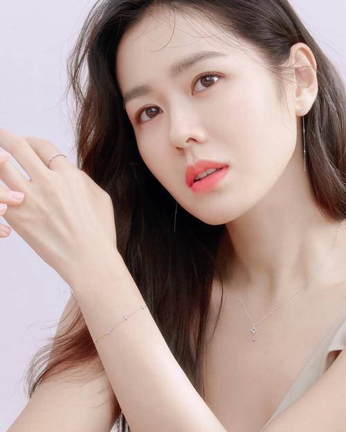 南韩女神孙艺珍全新写真曝光_魅力_光芒_目光