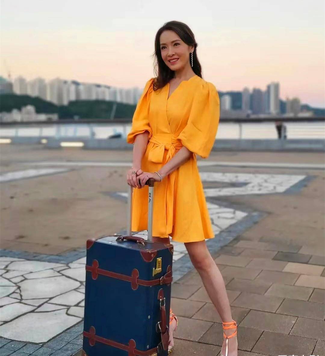 李绮红晒近照,自然衰老好真实,这些港姐,变化大到都认不出来了_向海岚