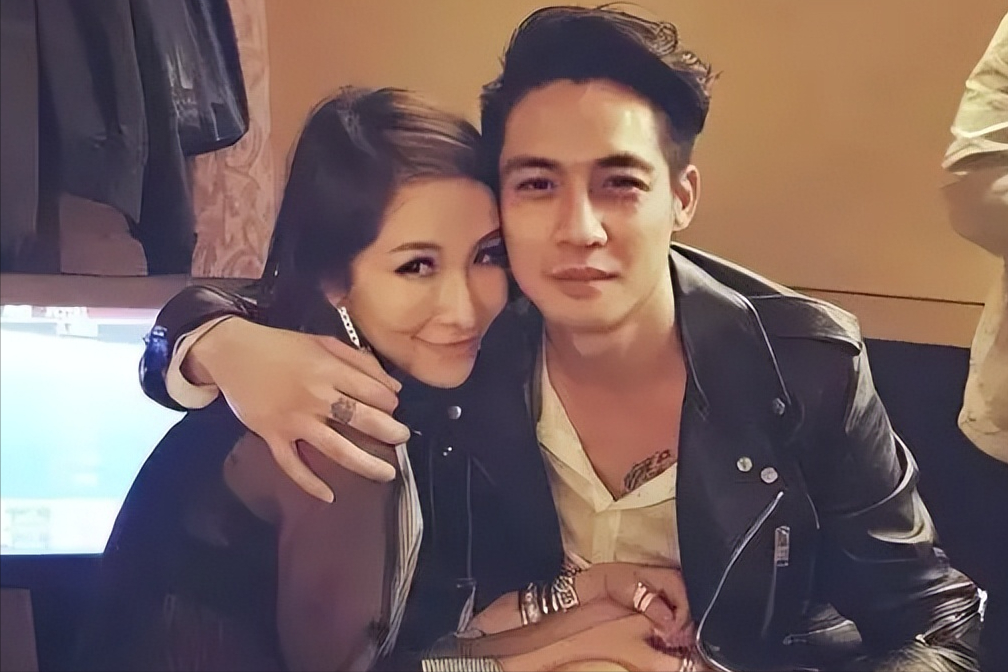 原创脱相到认不出交往15任小鲜肉44岁的萧亚轩现在看起来又老又虚