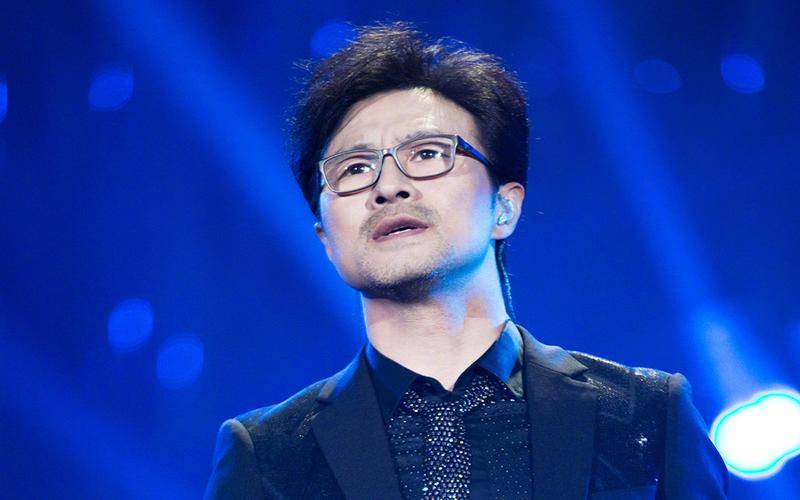 汪峰独自接小女儿醒醒放学,父爱满满引发网友热议_章子怡_孩子_画面