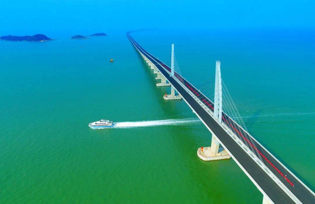 上海通达周边城市的东海大桥,杭州湾跨海大桥等时代封面都是其代表作!