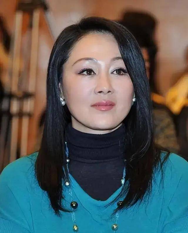 原创王姬儿子智障自己被骗却让女儿上交10年工资如今还好吗