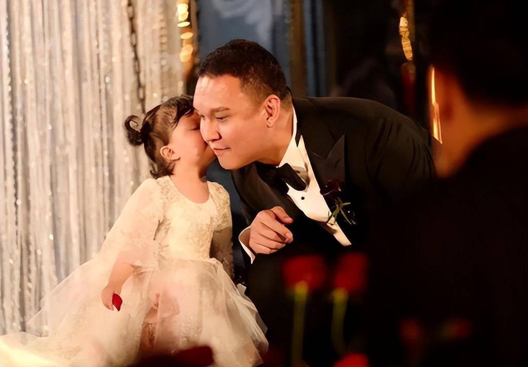 好声音没夺冠,却嫁给爱奇艺副总裁,34岁成了人生赢家_李嘉格_车澈