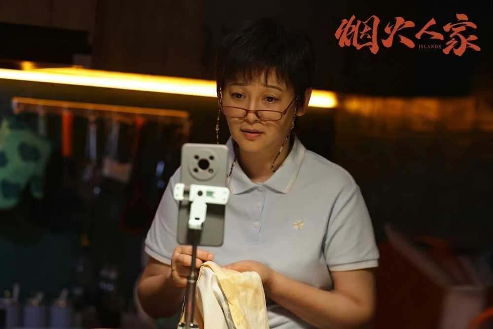 《烟火人家》亲友团:梁静的老公是导演,李小冉的丈夫是制片人_家庭