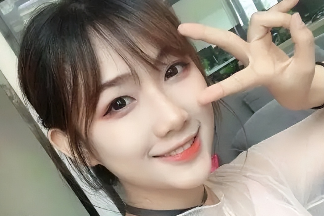 原创搞笑女网红疯狂吸粉1974万现转行拍视频网友直呼辣眼睛