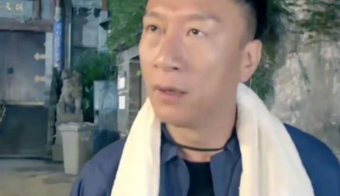 孙红雷曾经和李小冉有过一次接吻的镜头,但是他却没有料到会有这样的