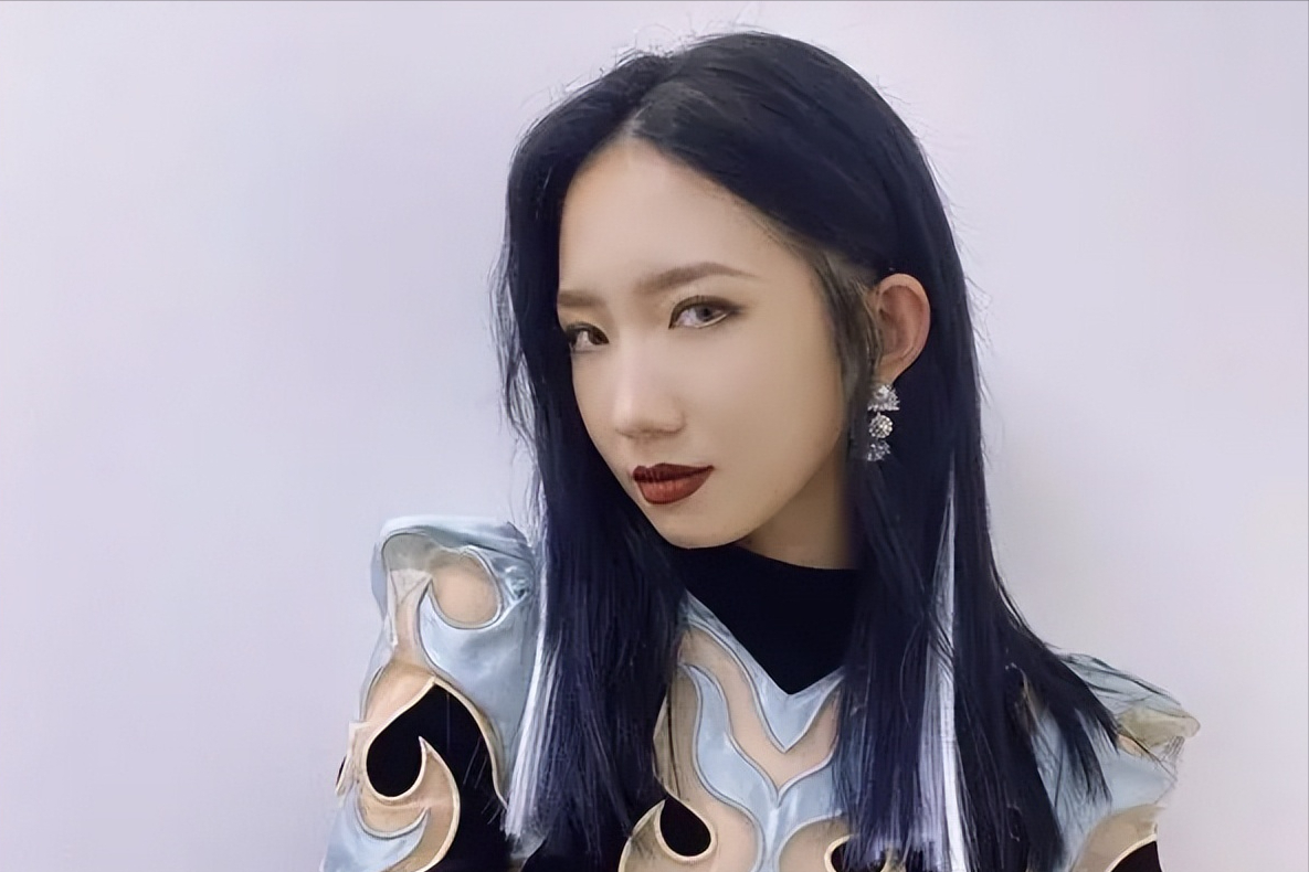 原创内娱最大的笑话一个五线艺人竟然跑去开演唱会结果大快人心