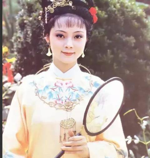 《红楼梦》剧组暗恋一个女演员,薛宝钗的扮演者张莉_角色_眼睛_陈晓旭