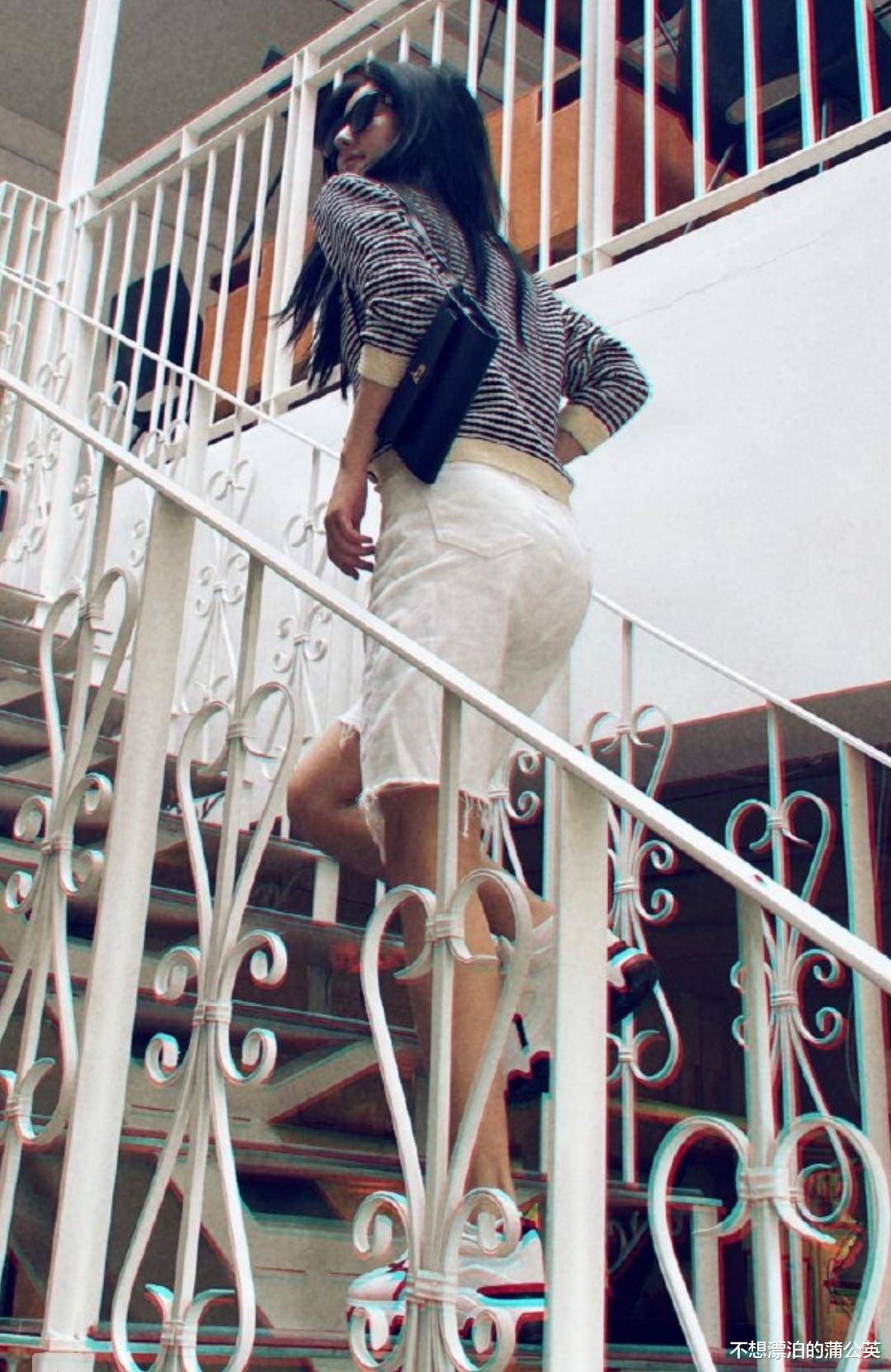 赵露思懒理绯闻恋情,晒游客照疑暗示单身,后期把她p成1米8,又瘦又高