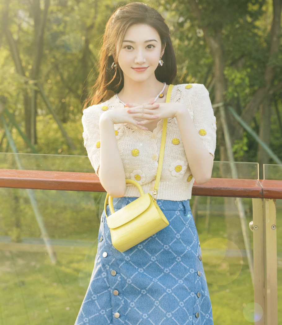 恋情曝光被分手,代言被罚,子随母姓,一天7个瓜有喜有悲真热闹_景甜