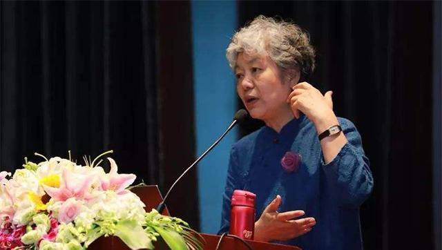 李玫瑾教授:一个人善良是好,但是没有脑子可就容易出大事了!