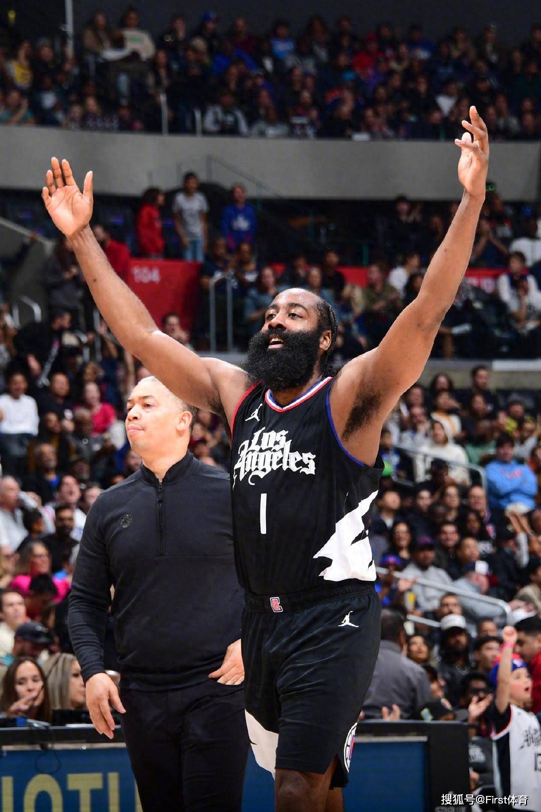 哈登打爆奇才迎里程碑!威少左手骨折!库兹马32 7_比赛_快船队_乔治