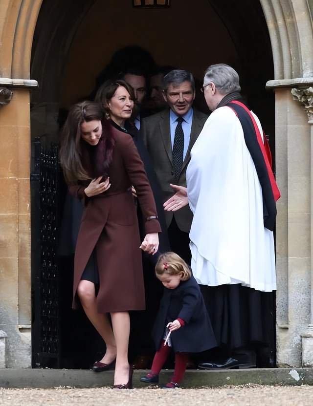 原创凯特王妃父母被追债260万英镑债务无力偿还威廉选择袖手旁观