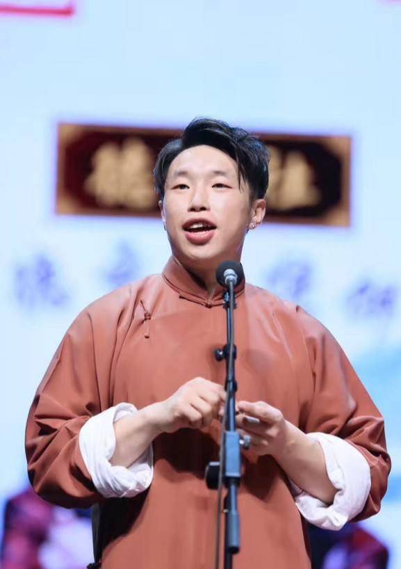 原创他们是德云社的八个队长每个人都有自己的传奇故事