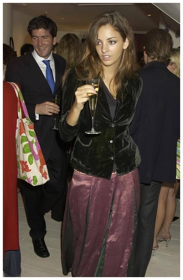 "英国社交名媛罗斯,颜值碾压凯特,气质超群"_威廉_外界_暧昧关系