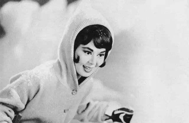 长女一个完整的家庭,程思远格外宠爱聪明漂亮的林黛,对她几乎千依百顺