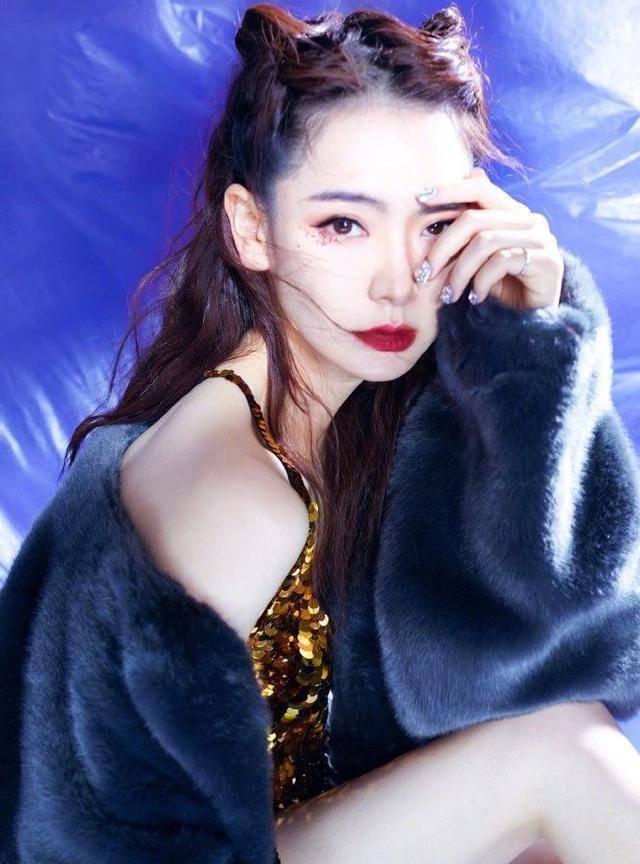 原创戚薇已经不玩wife头了独创树杈头猫女头俏皮洋气