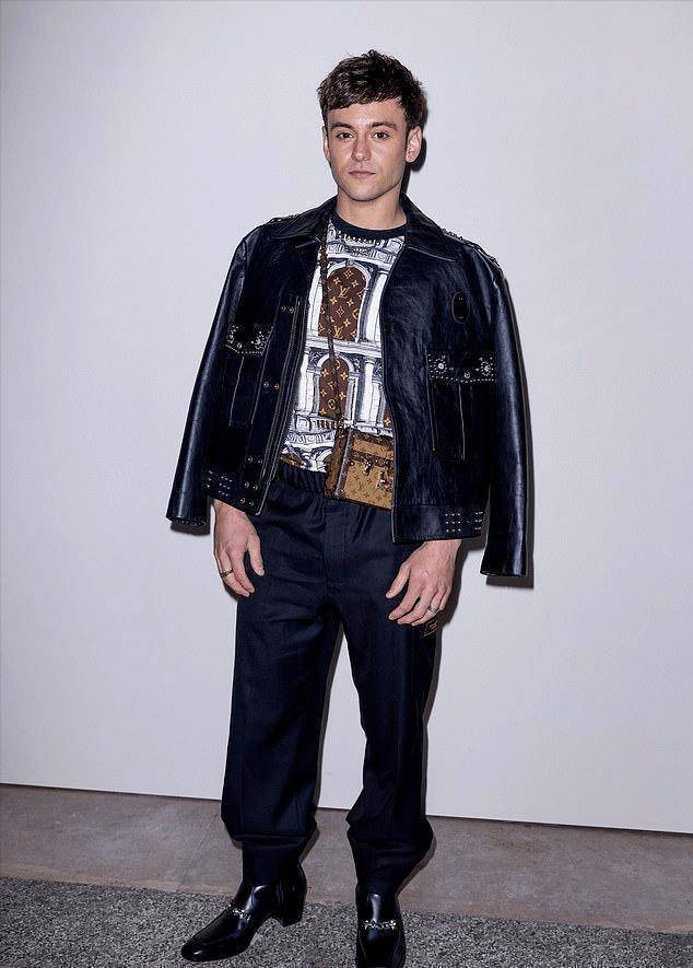 穿高跟鞋太个性,黑皮衣超酷_daly_时尚_奥运会