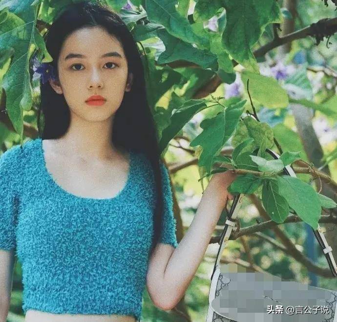娱圈7位"静态美人",娴静时美若天仙,一做表情颜值就崩_林允_周也_五官