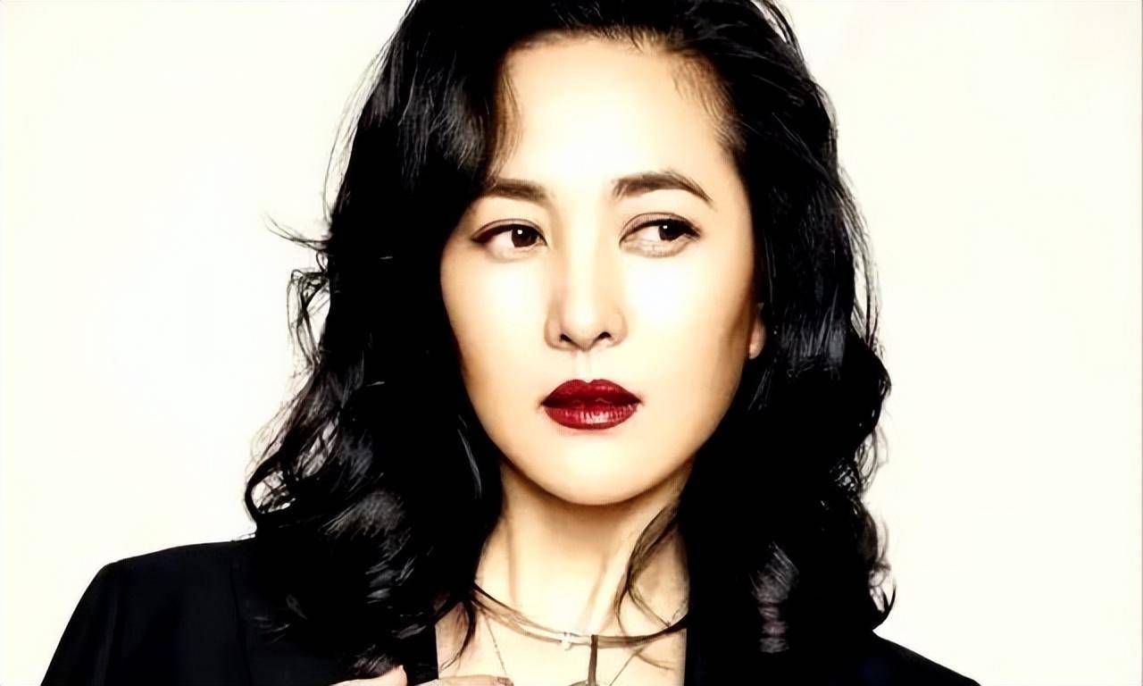 原创著名演员王菁华5岁出道29岁与当红男星常戎分手后单身至今