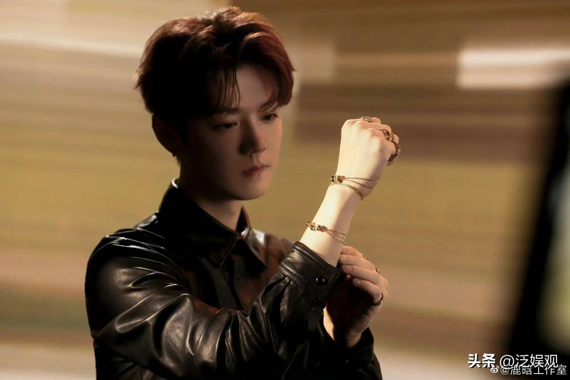 一周八个恋情,都是年轻偶像,靠粉丝上位的他们为何不肯爱惜羽毛_肖战