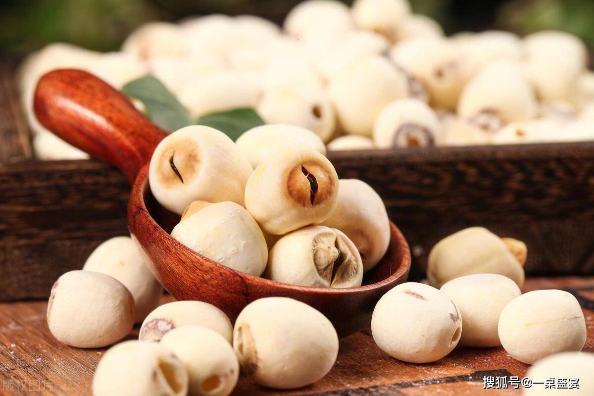 莲子种植全攻略:步骤,环境与问题解决_种子_土壤_积水