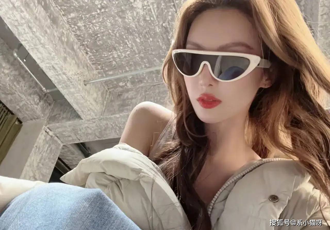 金晨新自拍曝光,网友惊叹:这皮肤细腻得能"滑鸡蛋"!