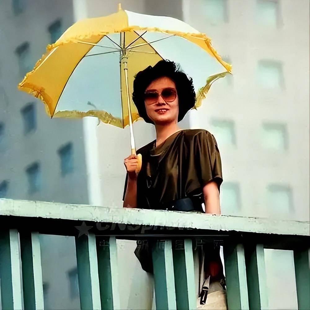 央视主持人张悦:退休后又被邀请重返岗位,今72岁被称为最美姥姥_工作