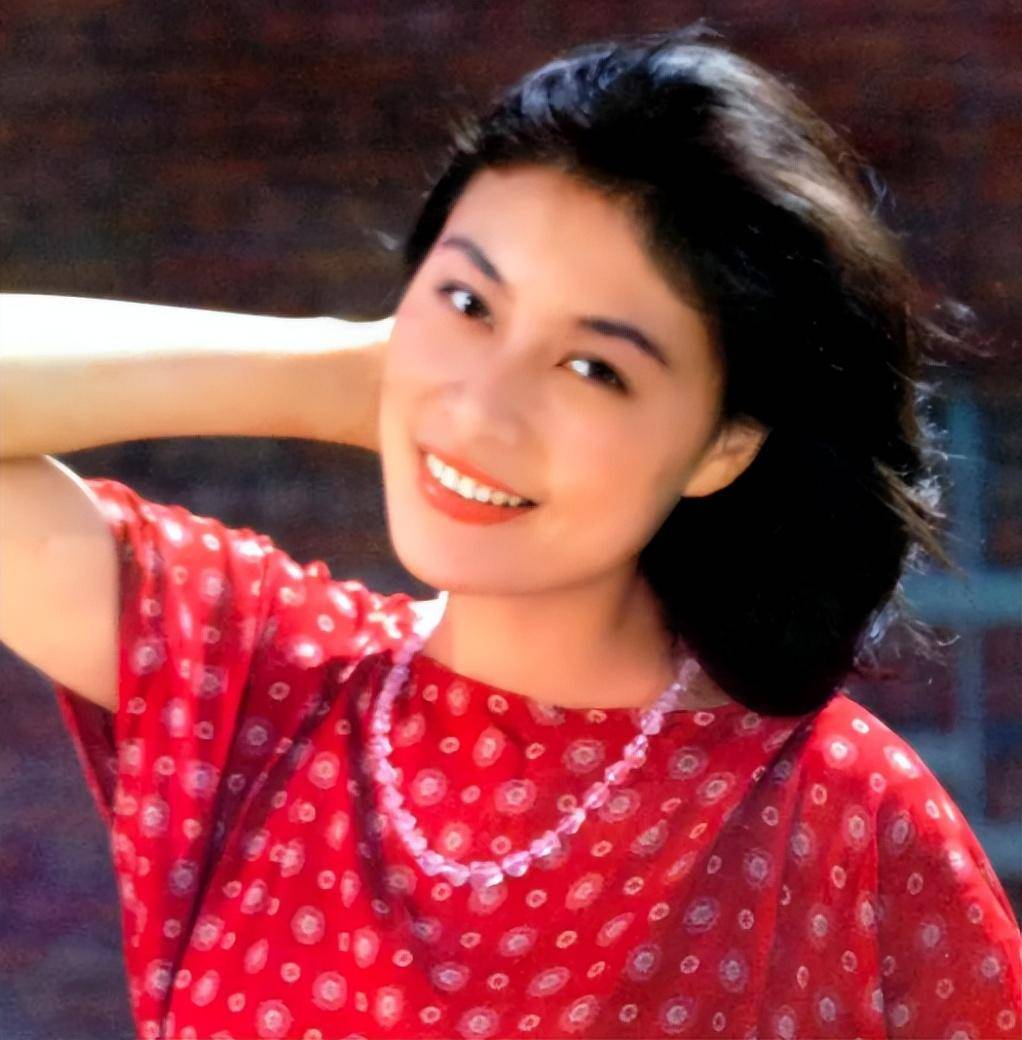 23岁获影后,巅峰时结婚又离婚,女儿曾被张嘉译热捧是她的骄傲_岳红