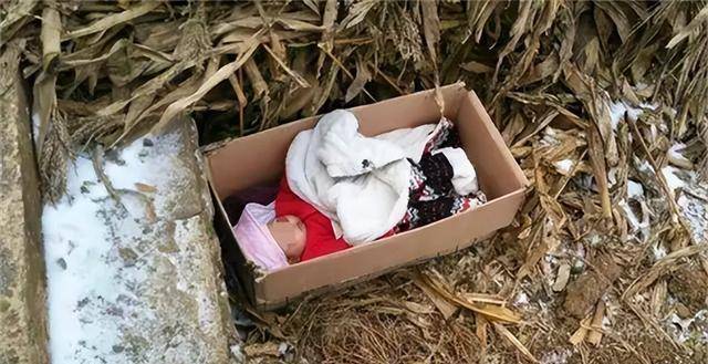 江西24岁小伙和85岁老人拍婚纱照,店员很纳闷,背后故